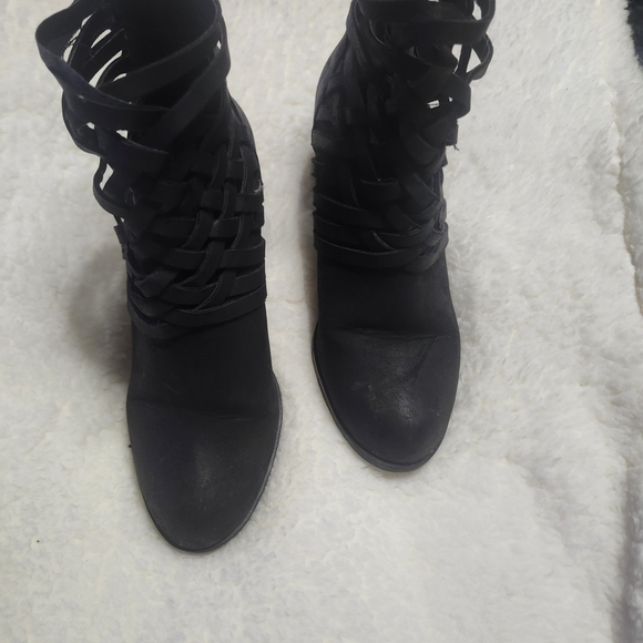 Shoes - Elegant Black Women's Shoes Size: 7M